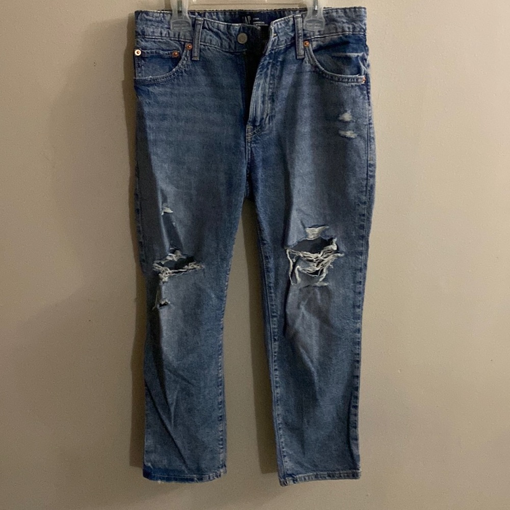 Universal slim boyfriend ripped, light washed jeans
